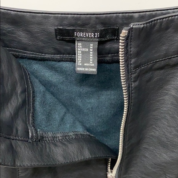 Forever 21 zip short leather skirt sz med - Picture 2 of 3